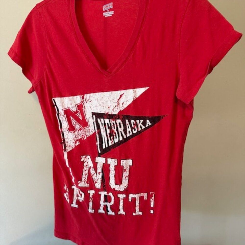 Nebraska Spirit Red V-Neck T-Shirt   8541  Large
